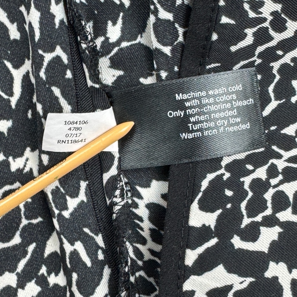 Lane Bryant Sleeveless Blouse Plus 22 Shirt Leopard Animal V-Neck High Low‎ B/W - Picture 14 of 15